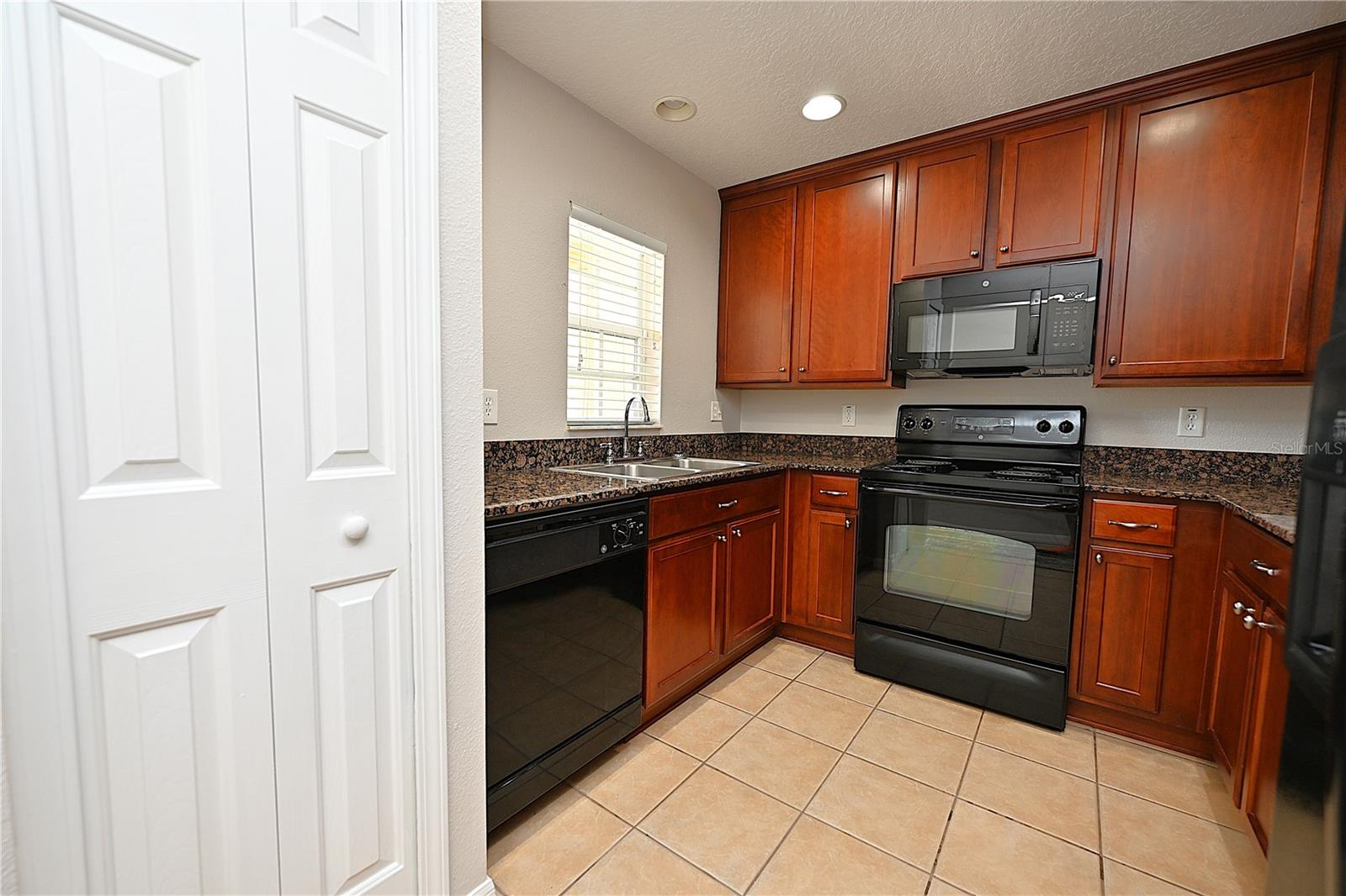 COBBLESTONE LNDG TWNHMS - Residential Lease