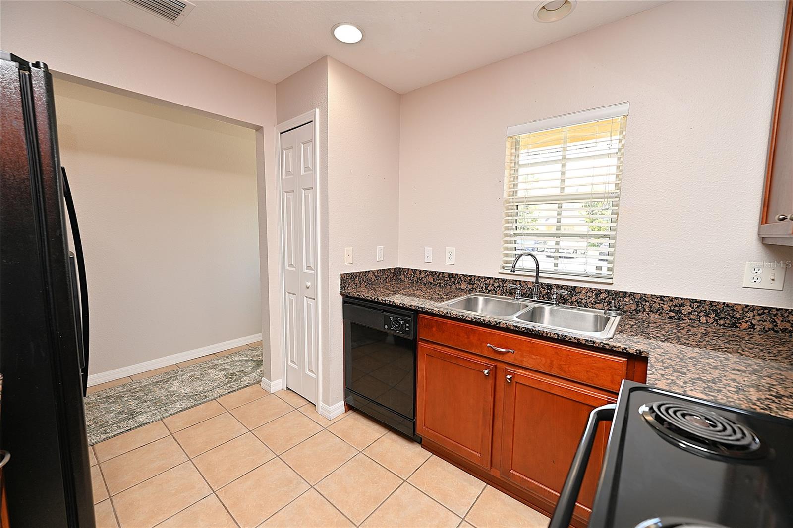 COBBLESTONE LNDG TWNHMS - Residential Lease