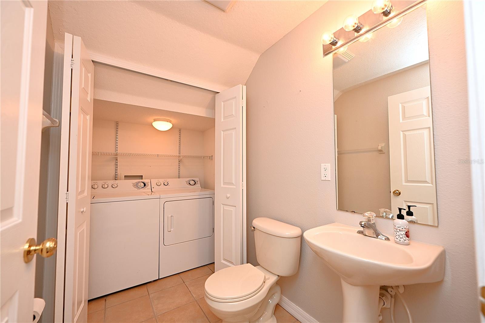 COBBLESTONE LNDG TWNHMS - Residential Lease