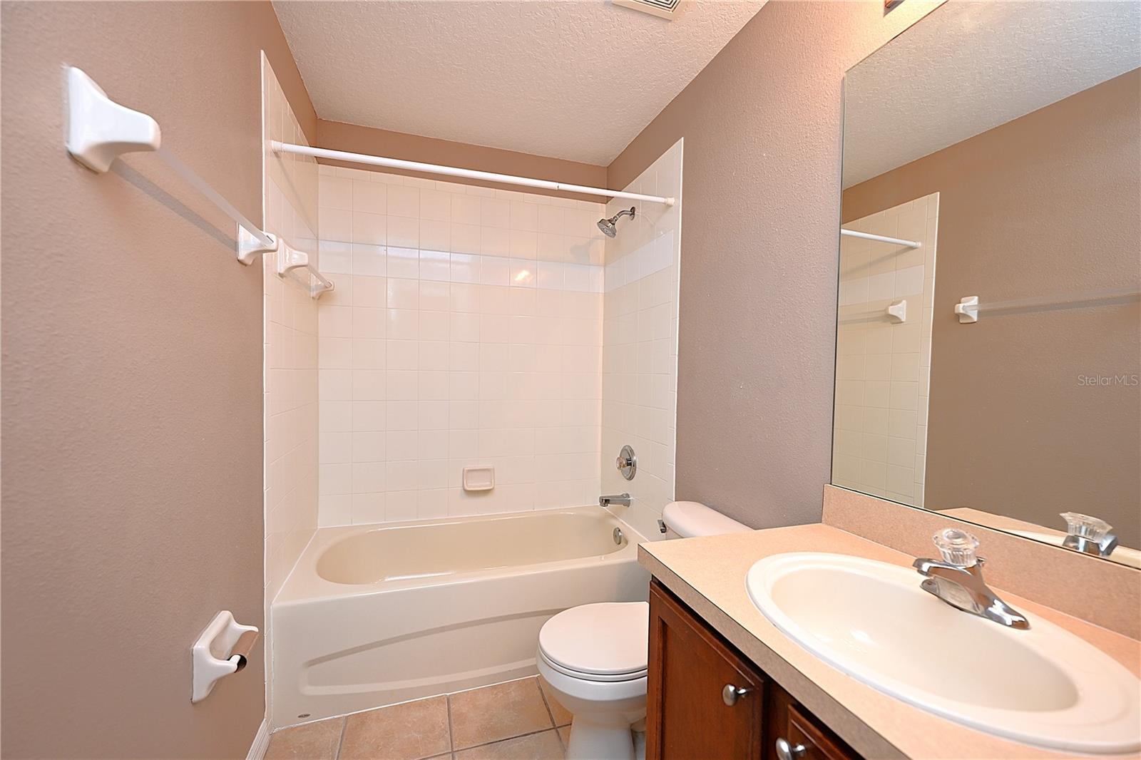 COBBLESTONE LNDG TWNHMS - Residential Lease