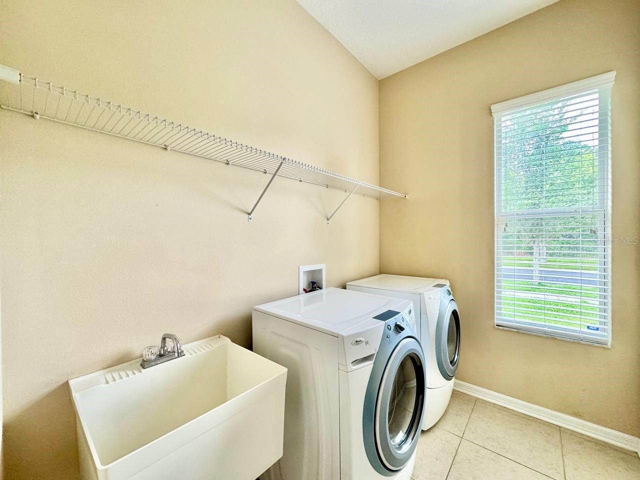 07 OAKS PCLS C-4B & S-1A - Residential Lease