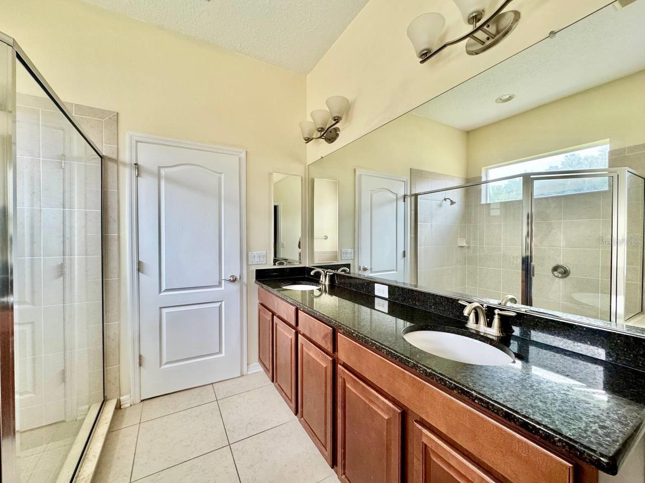 07 OAKS PCLS C-4B & S-1A - Residential Lease