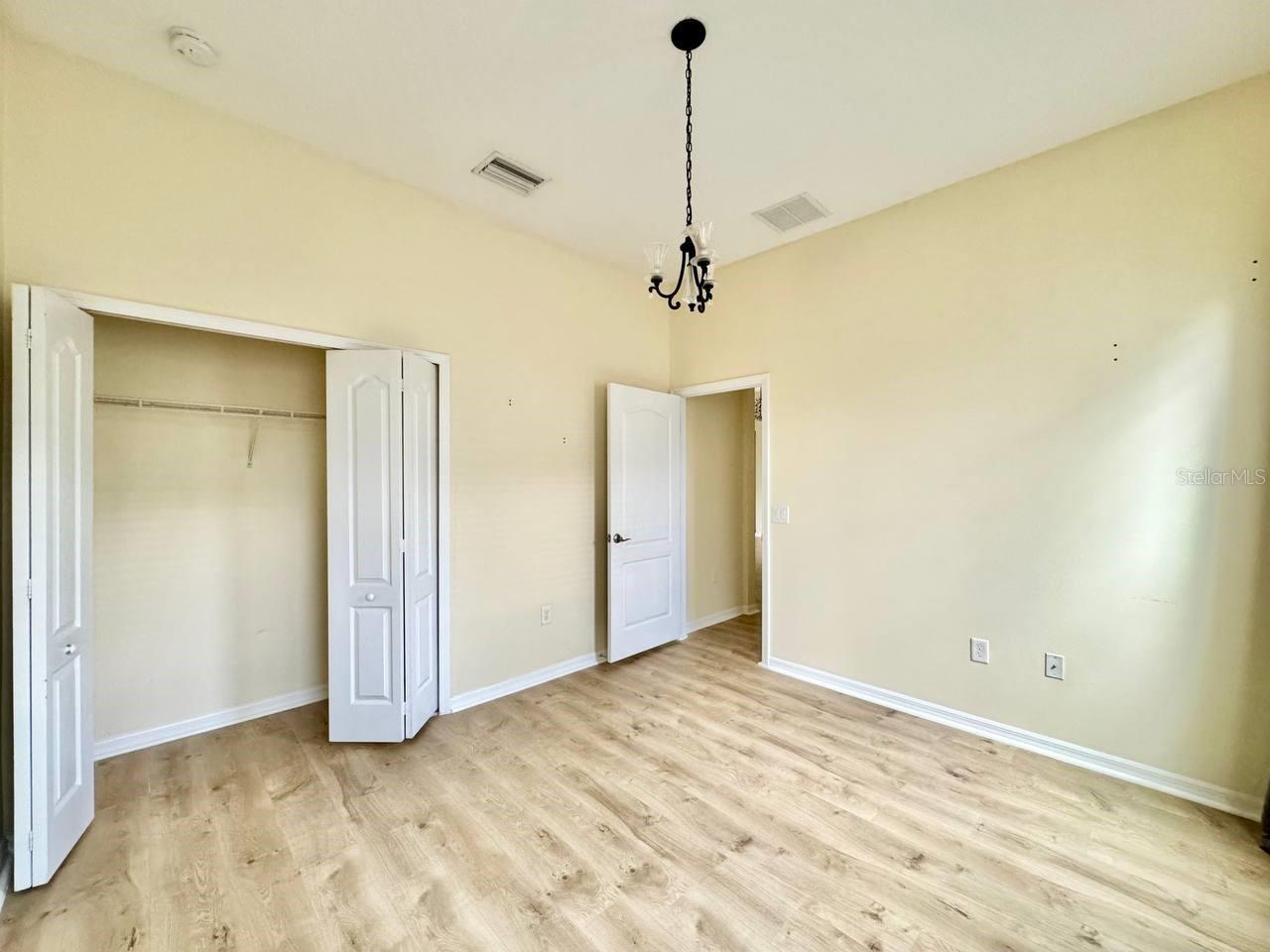 07 OAKS PCLS C-4B & S-1A - Residential Lease