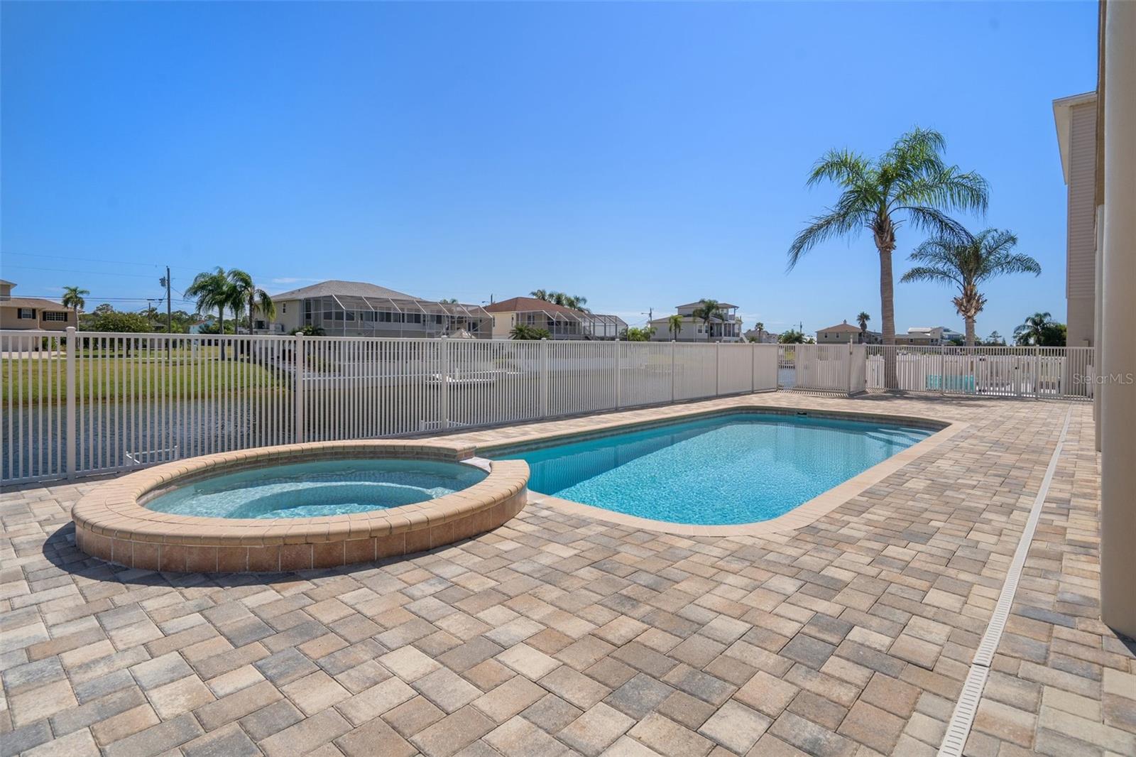HERNANDO BEACH - Residential