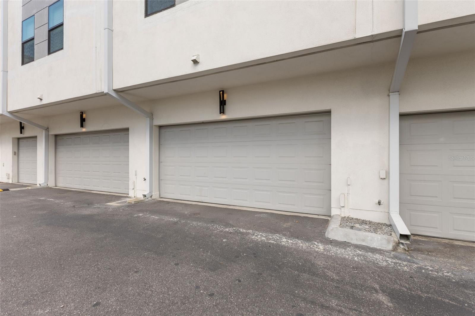 LAS AZOTEAS TWNHMS - Residential