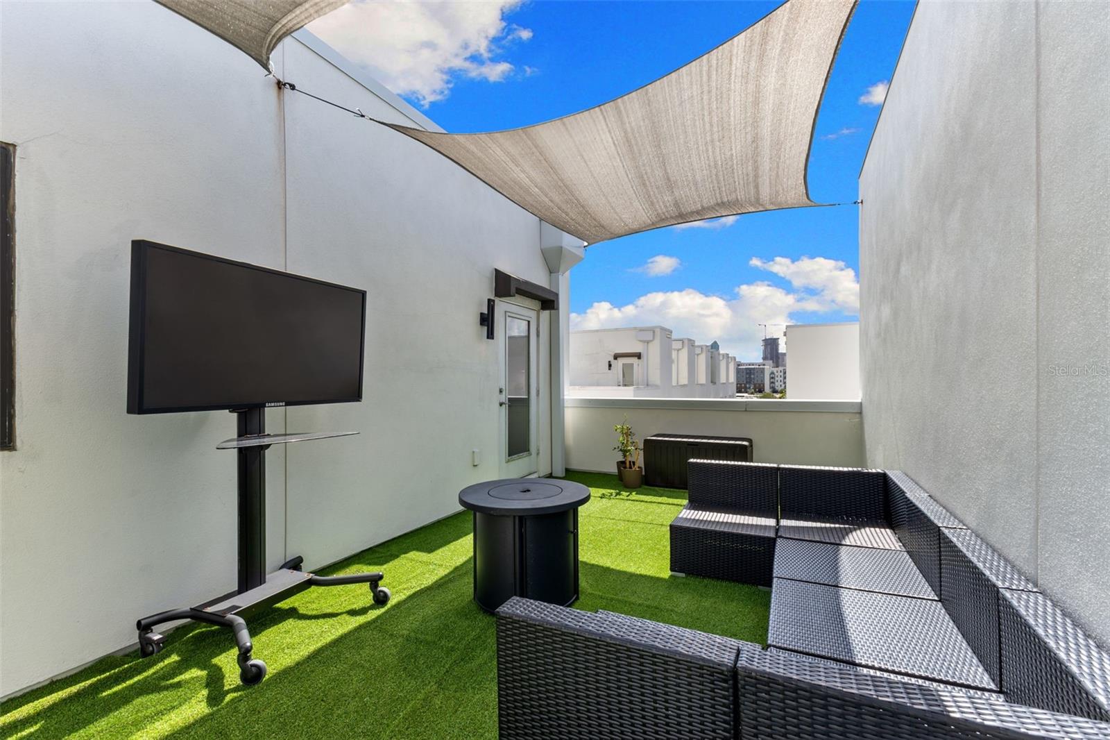 LAS AZOTEAS TWNHMS - Residential