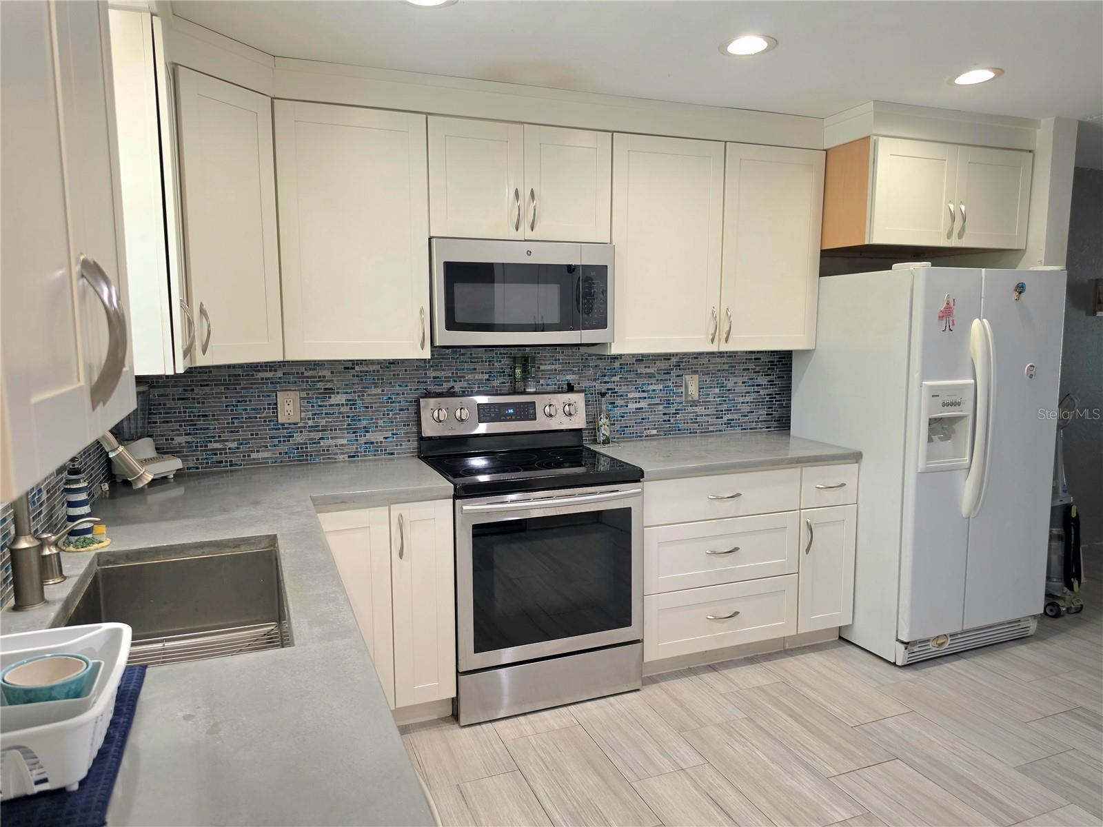 REGENCY CONDO - Residential