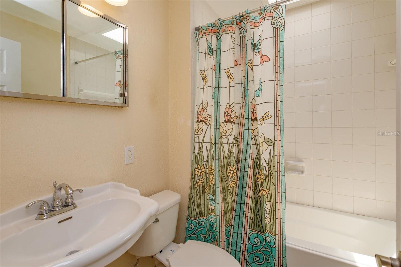 DOVER SHORES FOURTH ADD - Residential