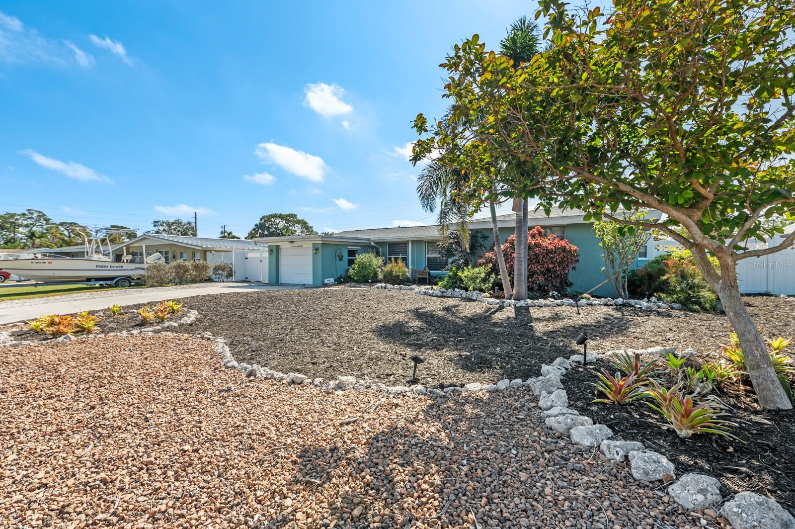TROPICAL SHORES - Residential