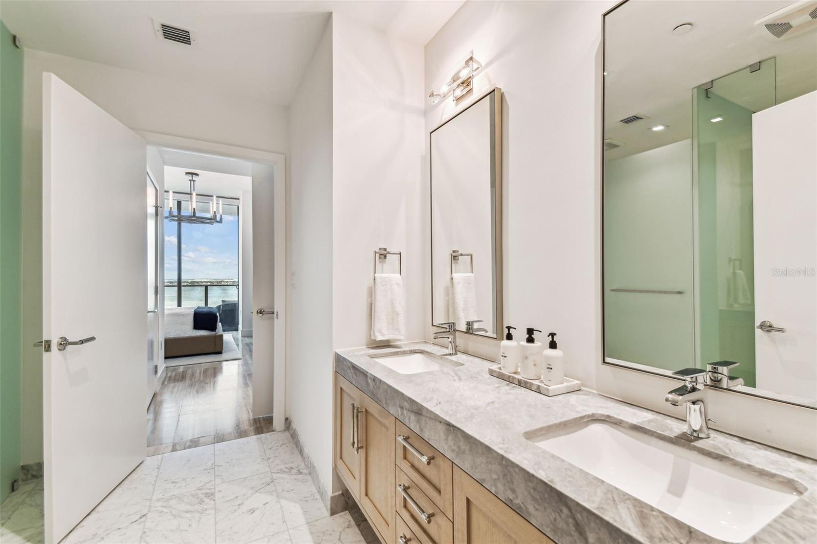 RITZ CARLTON RESIDENCES - Residential