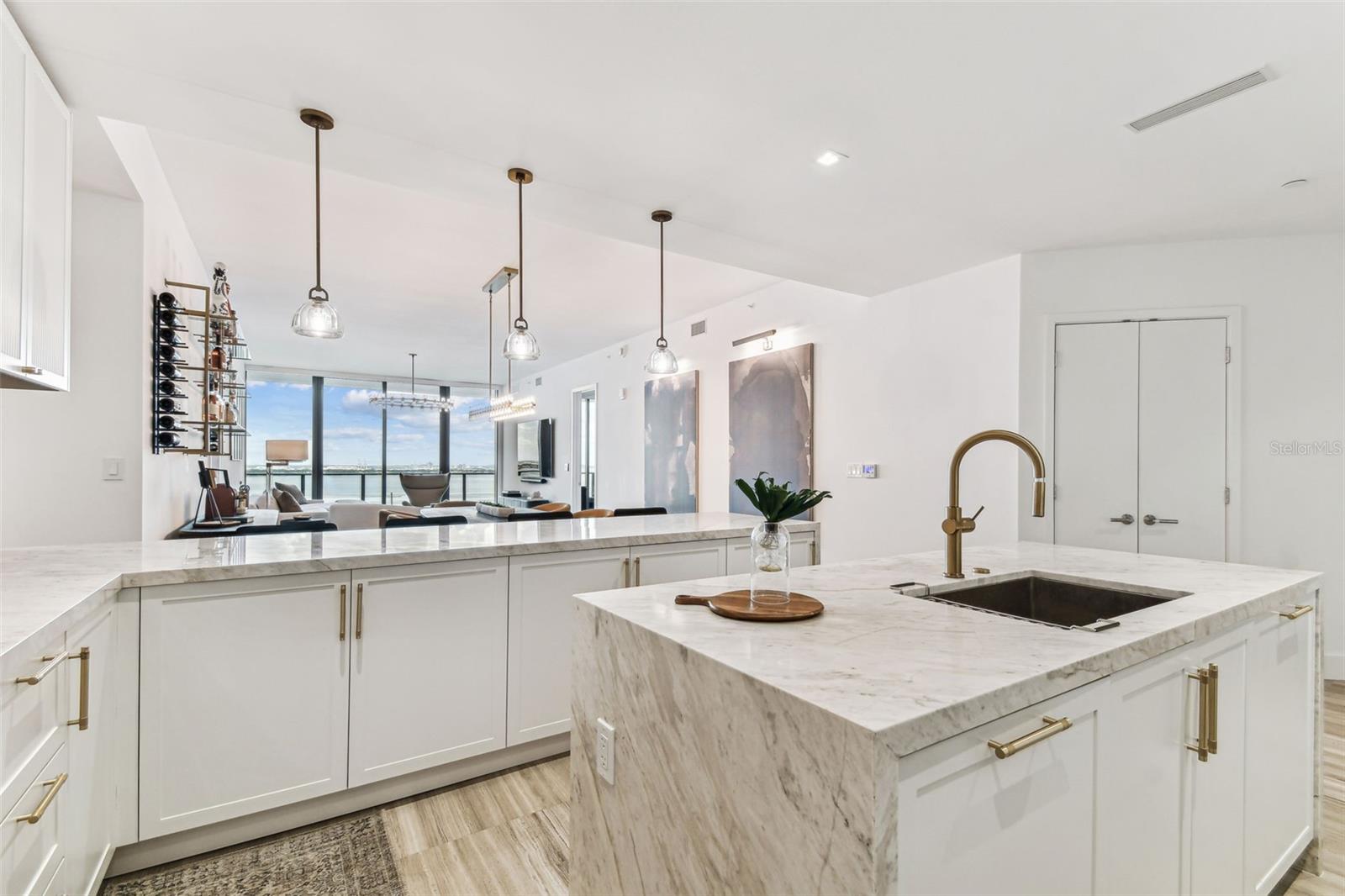 RITZ CARLTON RESIDENCES - Residential