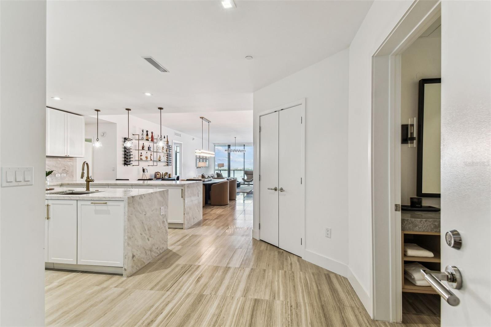 RITZ CARLTON RESIDENCES - Residential