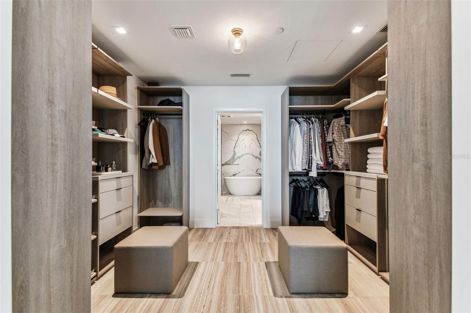 RITZ CARLTON RESIDENCES - Residential