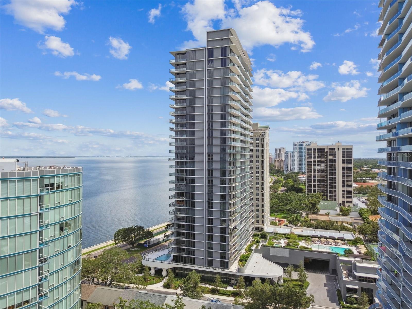 RITZ CARLTON RESIDENCES - Residential