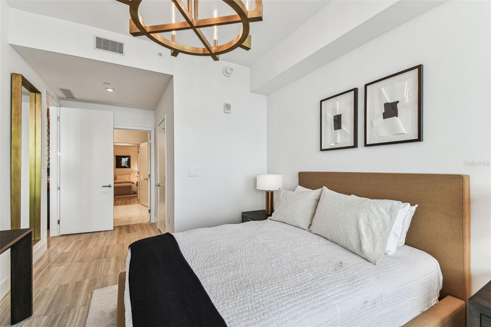 RITZ CARLTON RESIDENCES - Residential
