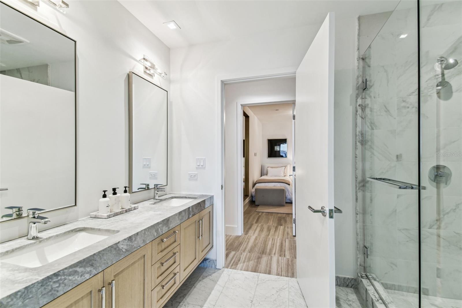 RITZ CARLTON RESIDENCES - Residential