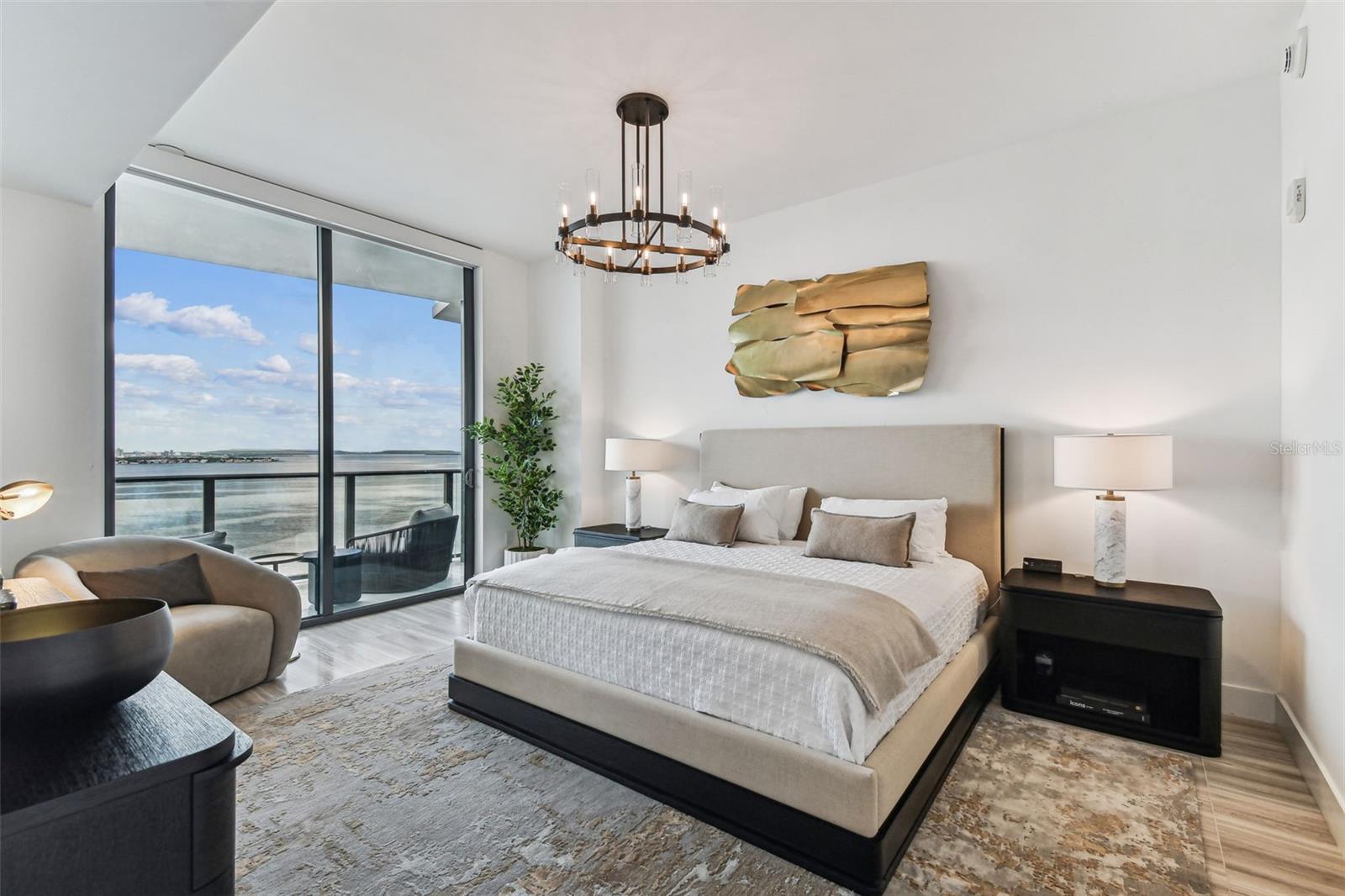 RITZ CARLTON RESIDENCES - Residential