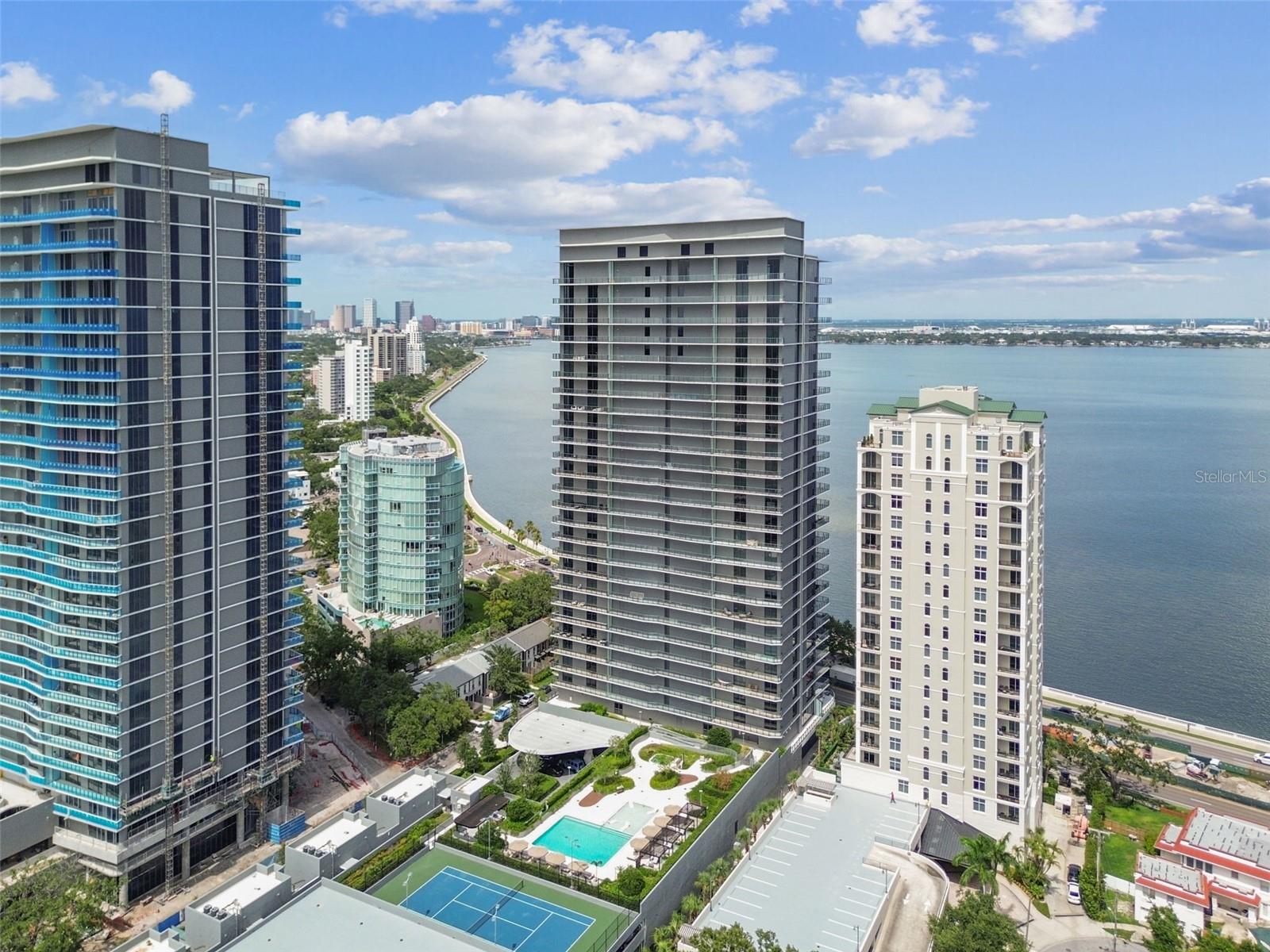 RITZ CARLTON RESIDENCES - Residential