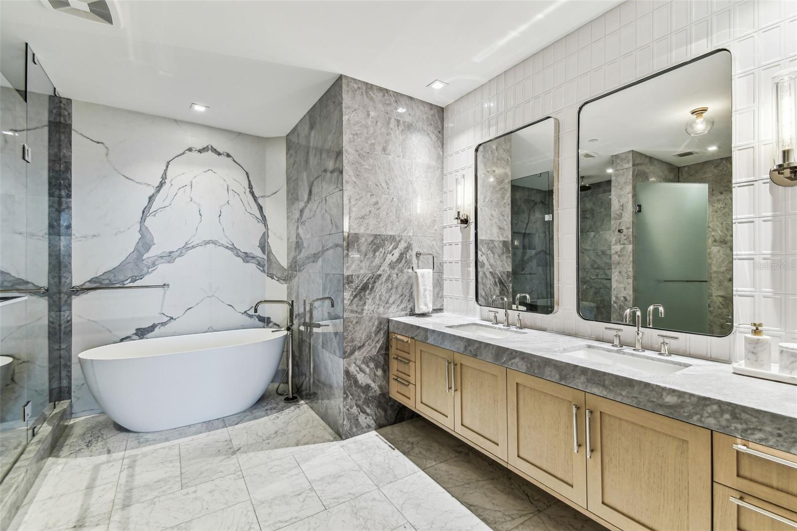 RITZ CARLTON RESIDENCES - Residential