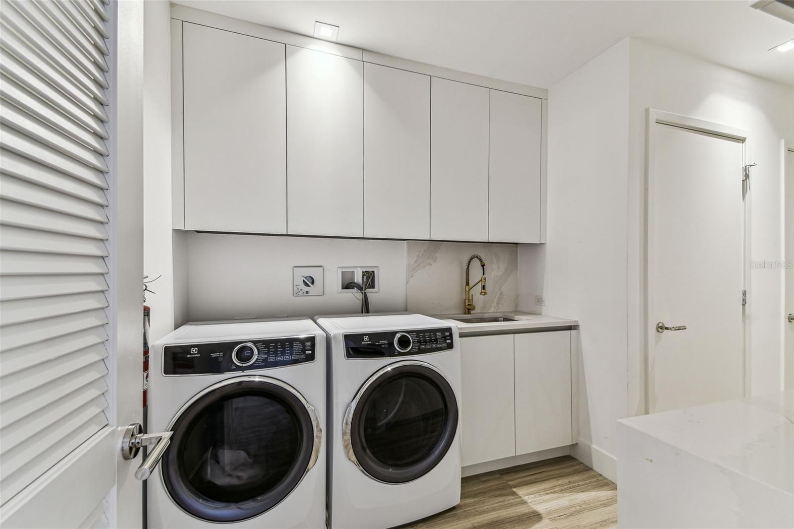 RITZ CARLTON RESIDENCES - Residential