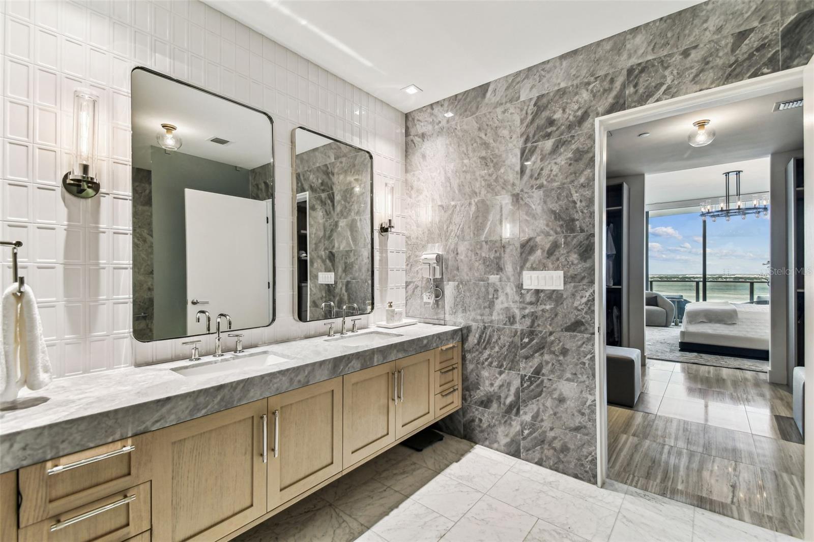 RITZ CARLTON RESIDENCES - Residential