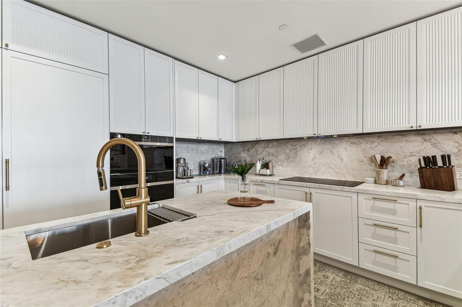 RITZ CARLTON RESIDENCES - Residential