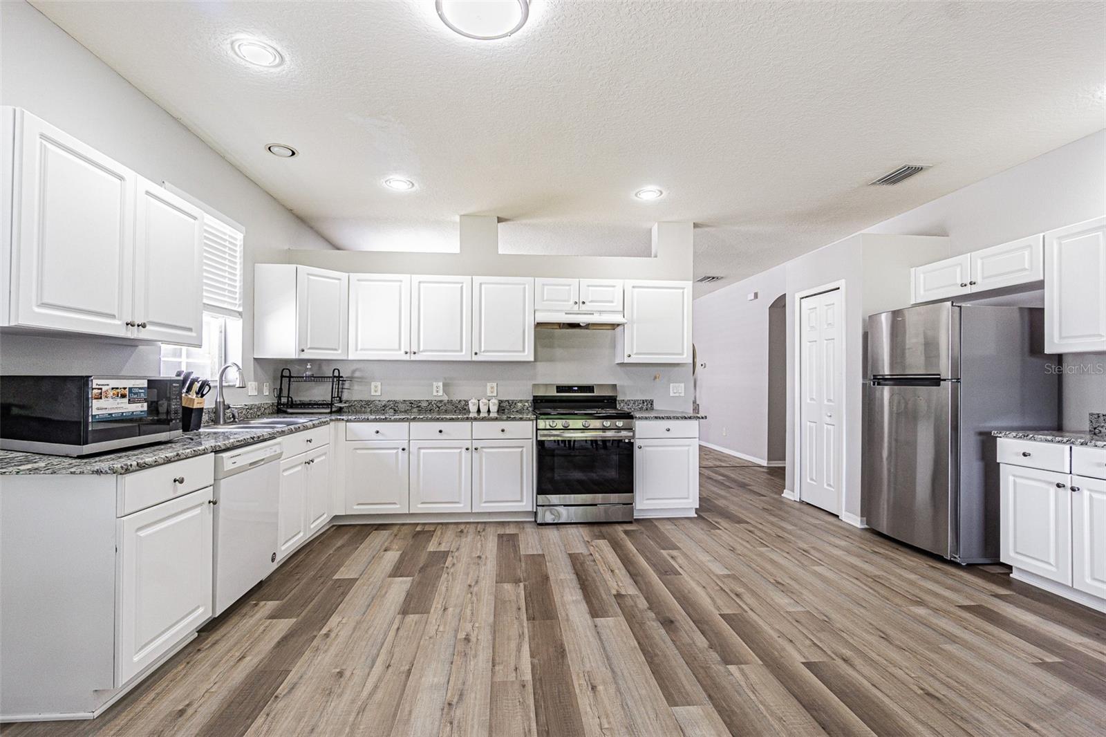 HIDDEN OAKS AT TEMPLE TERRACE - Residential