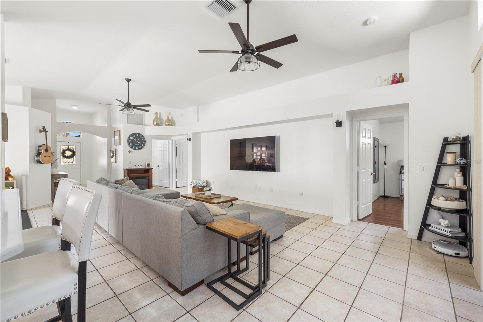 MEADOW POINTE PRCL 18 UNIT 01 & 03 - Residential