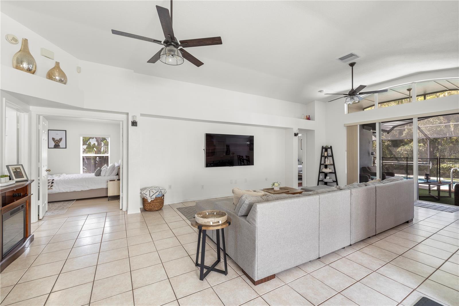 MEADOW POINTE PRCL 18 UNIT 01 & 03 - Residential