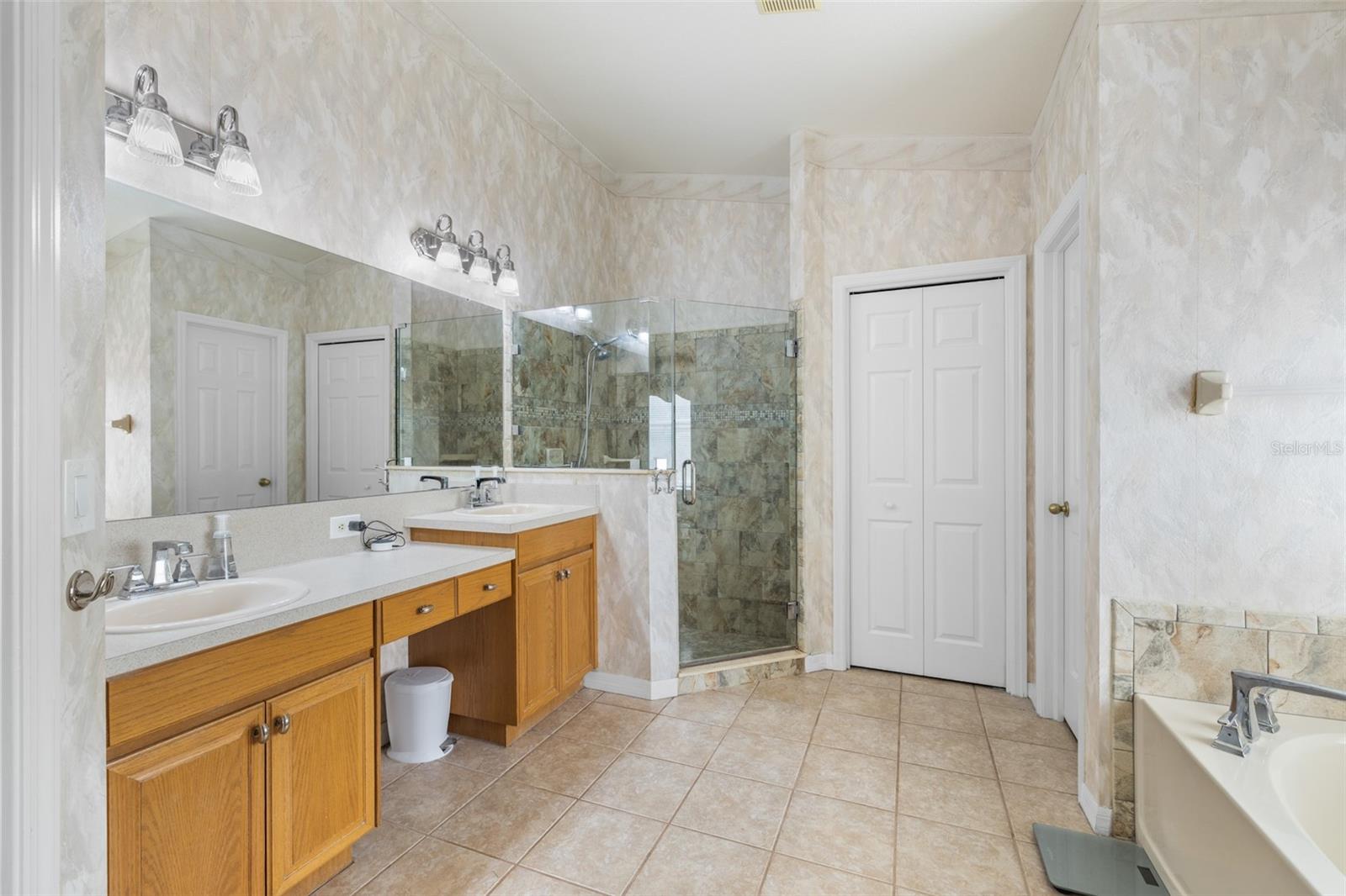 MEADOW POINTE PRCL 18 UNIT 01 & 03 - Residential