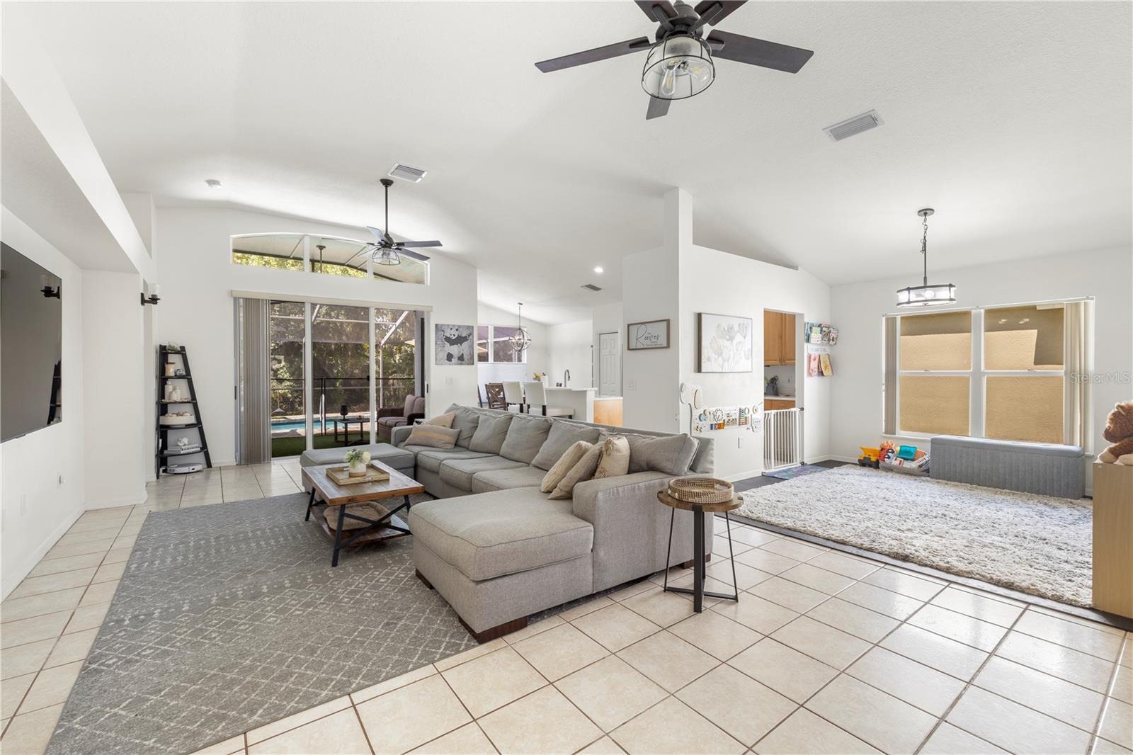 MEADOW POINTE PRCL 18 UNIT 01 & 03 - Residential