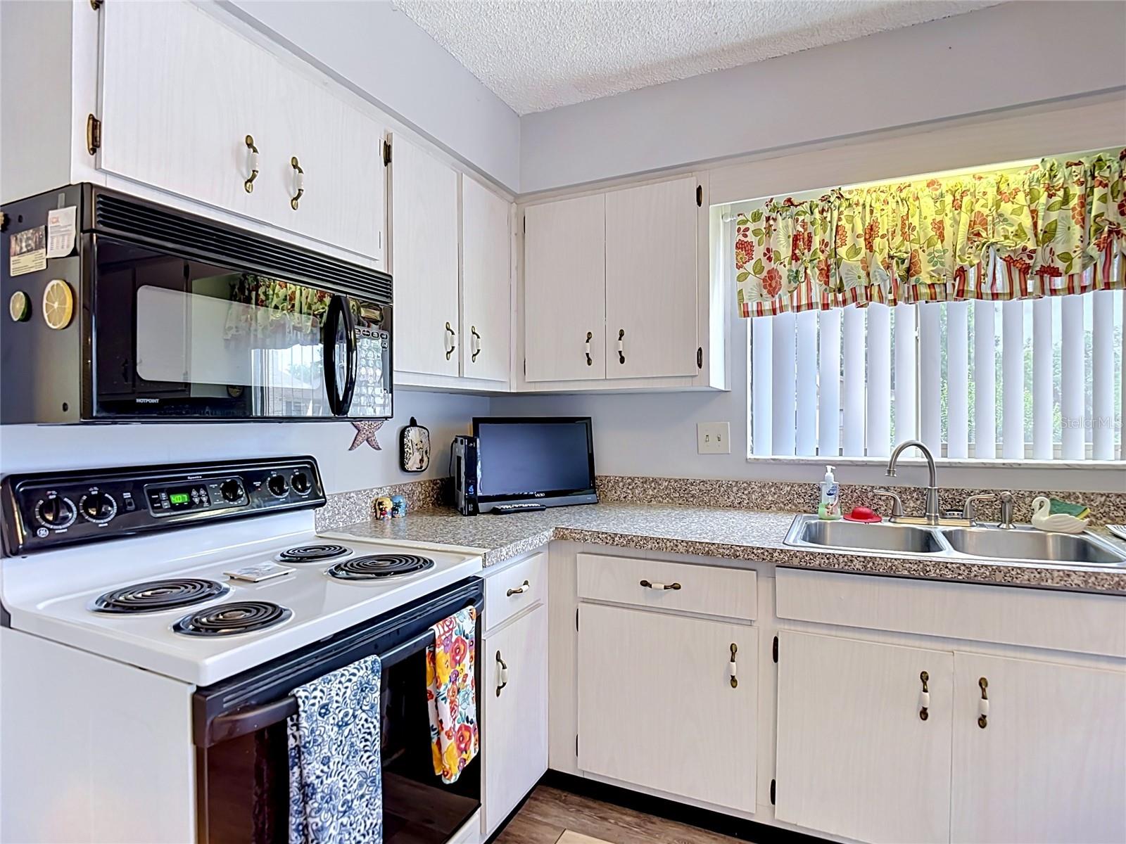 BEACON WOODS WEDGEWOOD CONDO - Residential