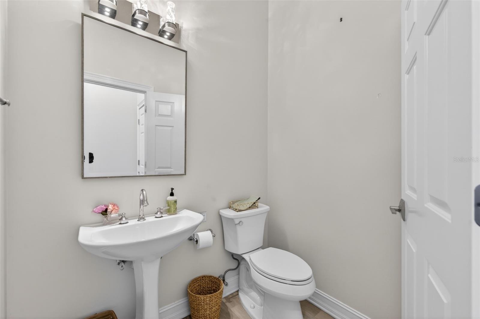 CHARLESTON PLACE - Residential Lease