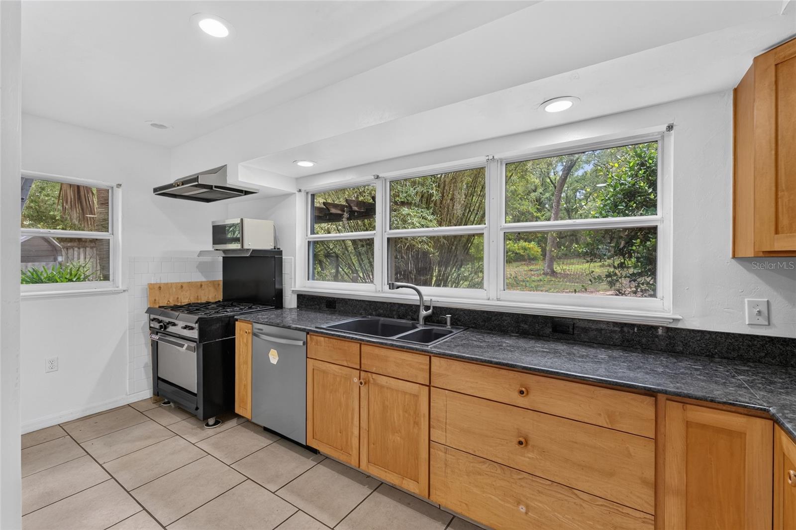 LONG POND OAKS - Residential