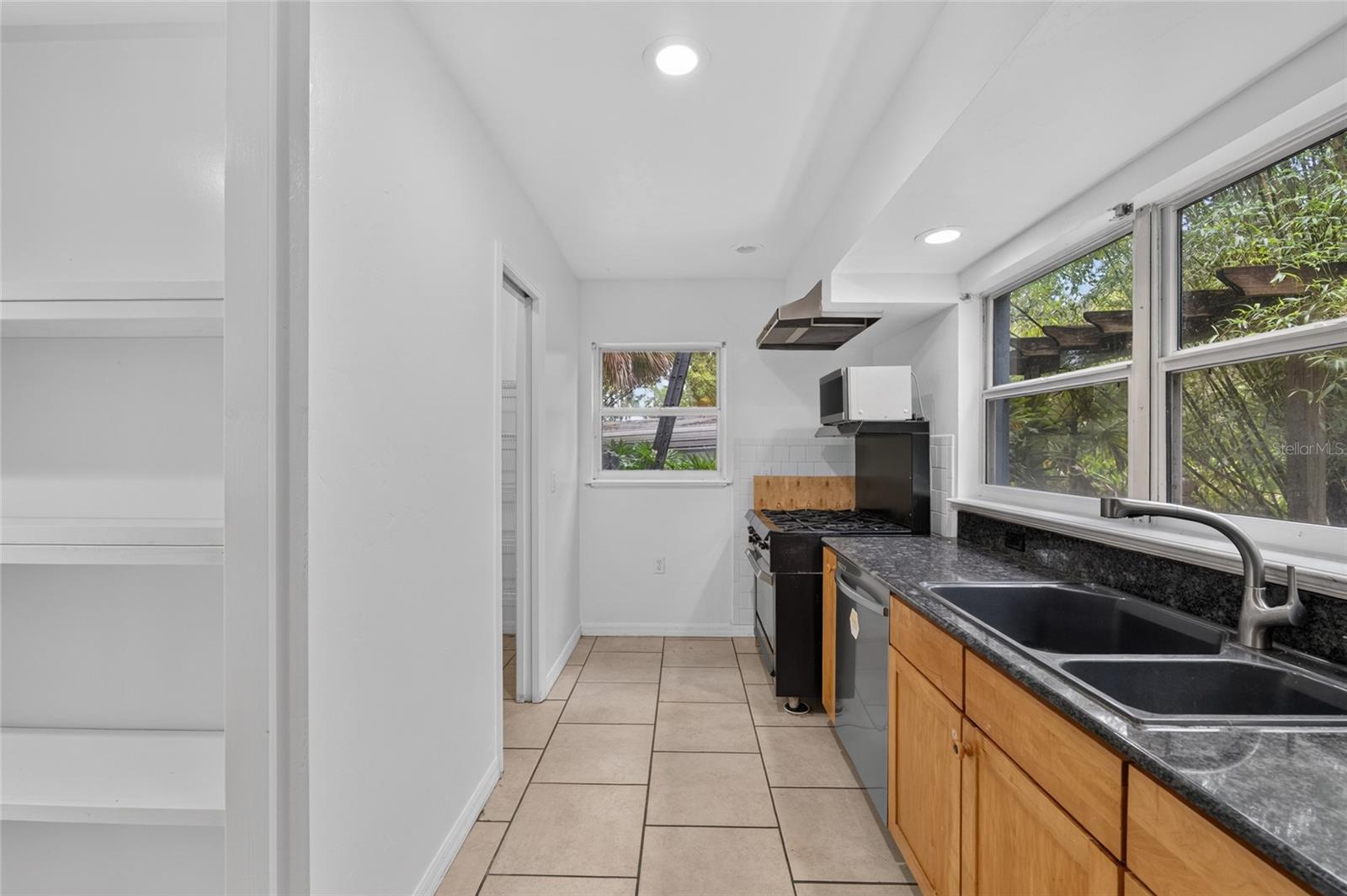 LONG POND OAKS - Residential