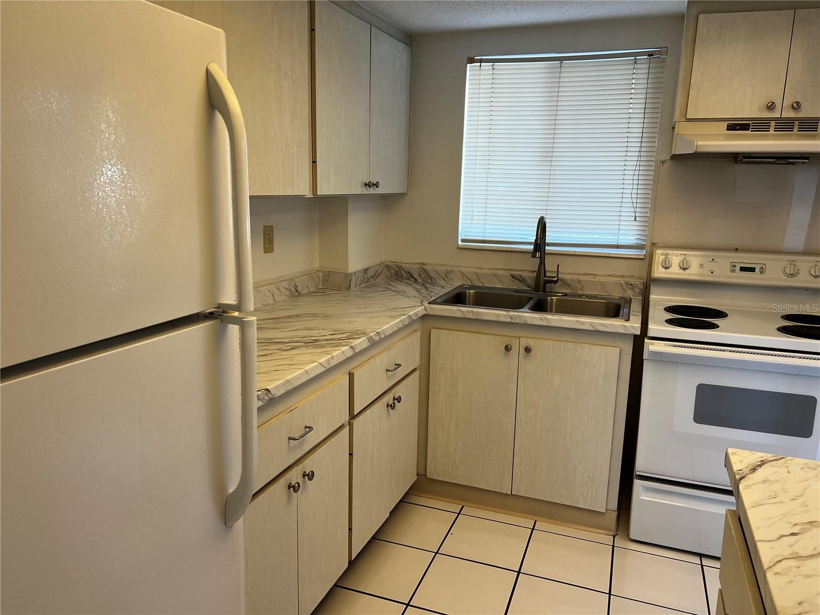 BAYSHORE ON THE LAKE APTS SEC 1 - Residential