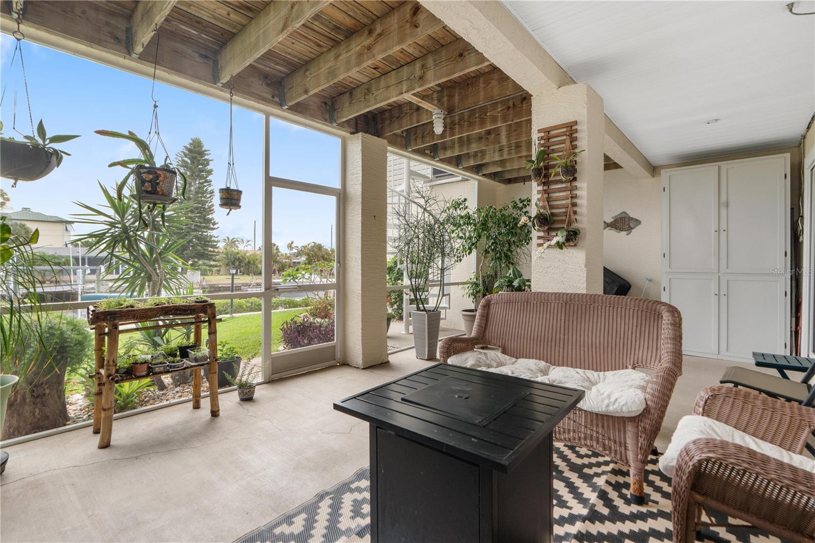 TWNHMS BY GULF SAND PEBBLE PRCL 01 - Residential