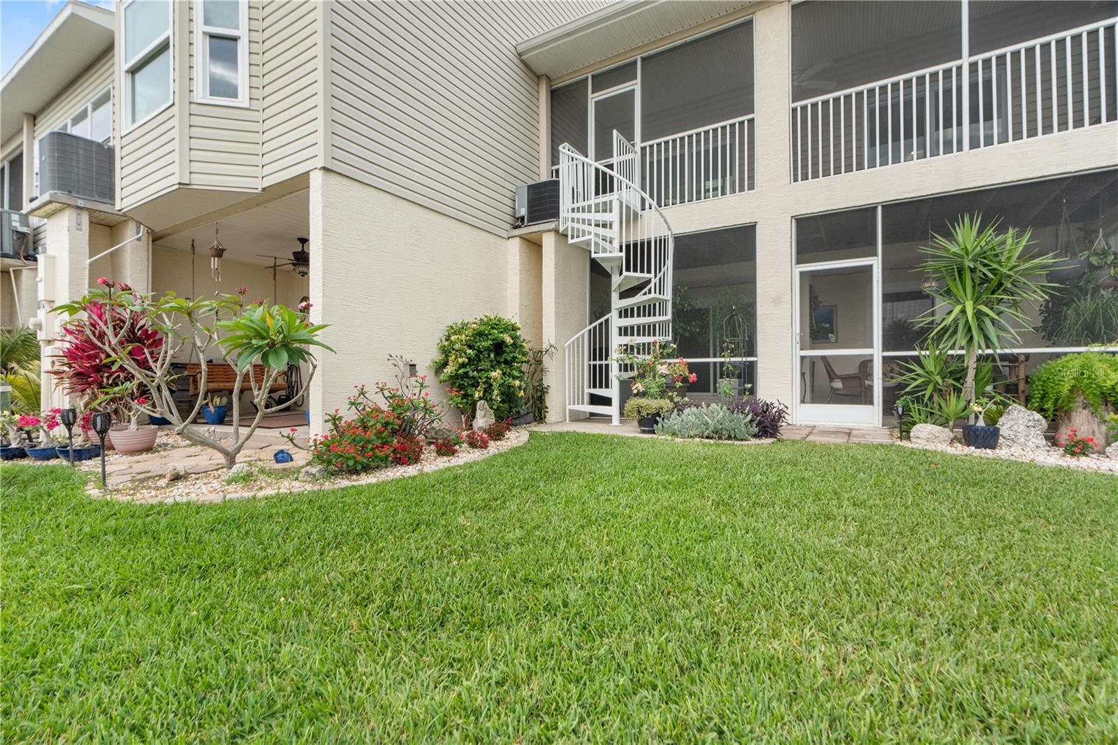 TWNHMS BY GULF SAND PEBBLE PRCL 01 - Residential