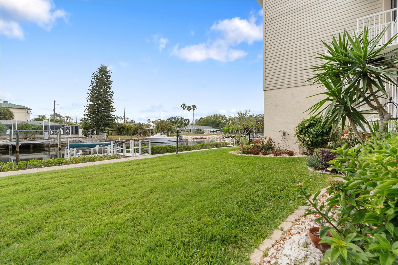 TWNHMS BY GULF SAND PEBBLE PRCL 01 - Residential