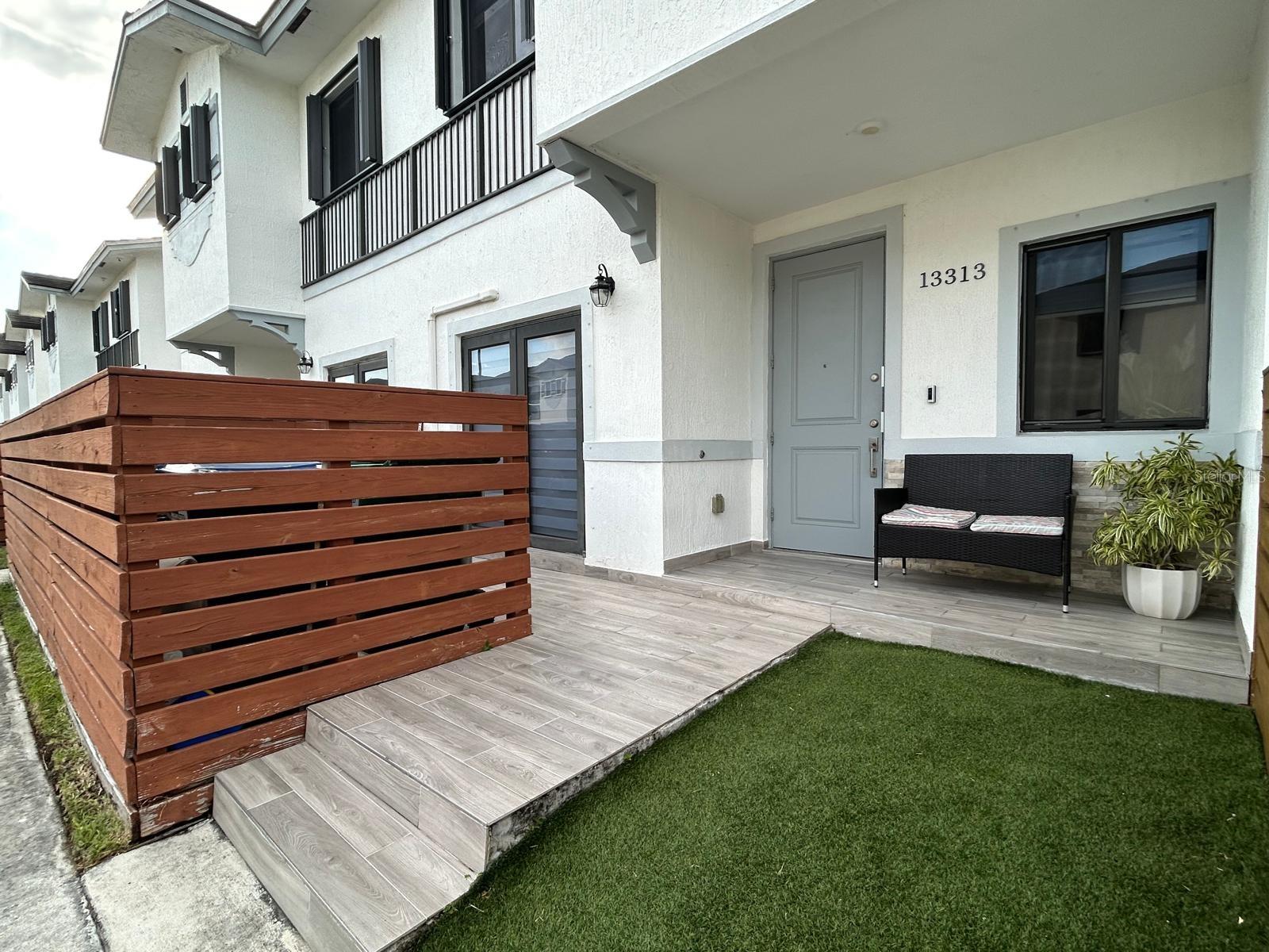 TROPICAL BREEZE TWNHSES - Residential