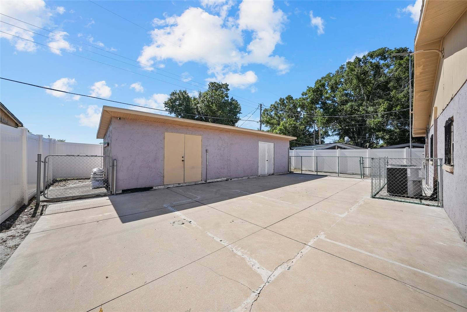 PINE CREST VILLA ADD 4 - Residential
