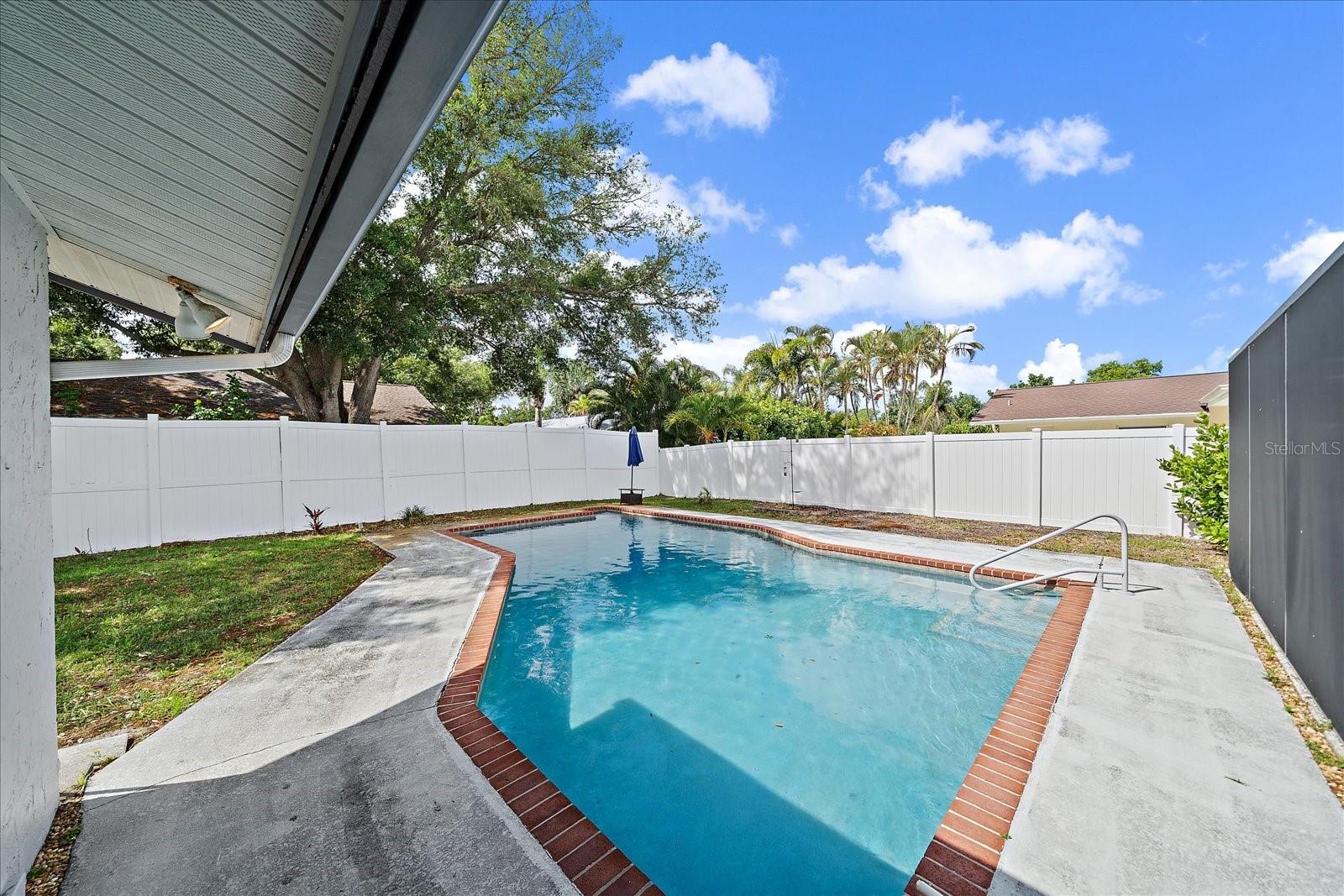 LAKE SARASOTA - Residential