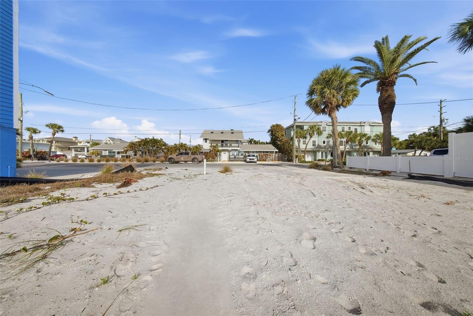 SUNSET BEACH - Land