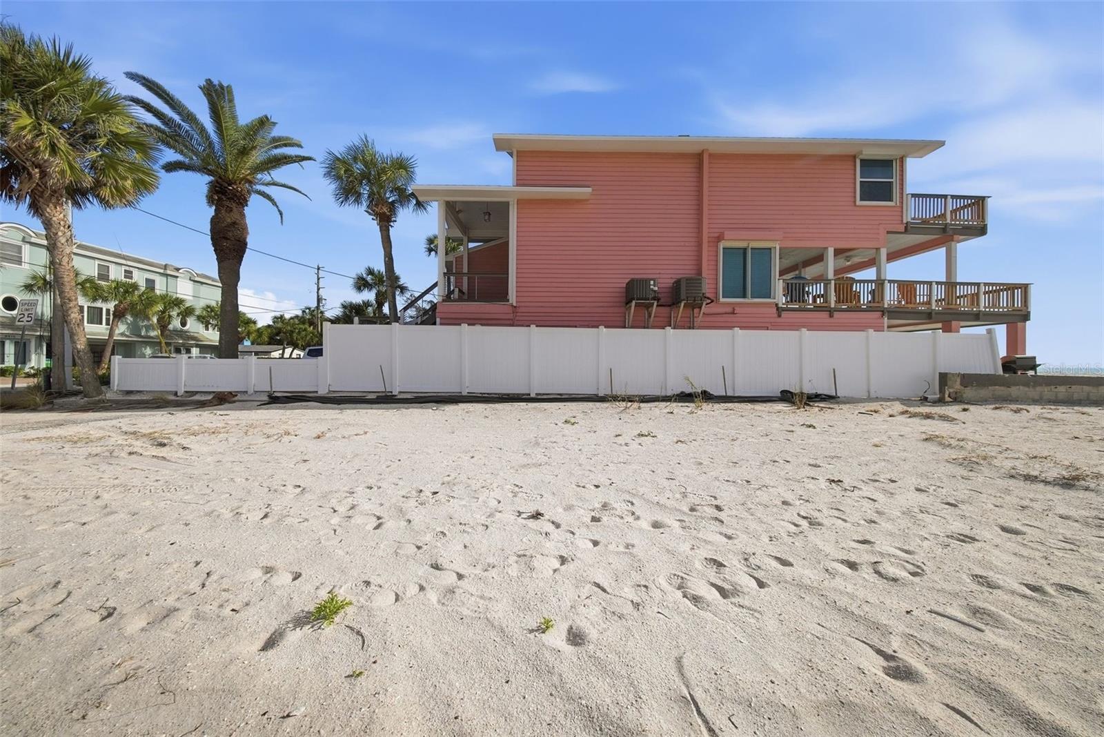 SUNSET BEACH - Land