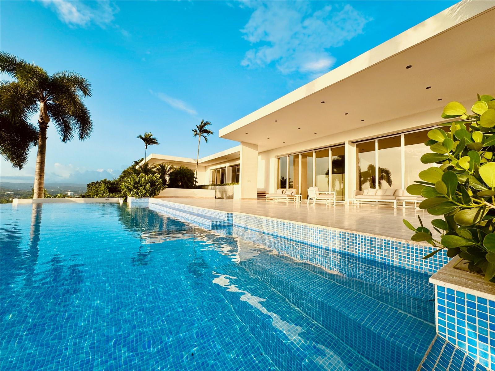 HILLTOP RESIDENCE - Residential