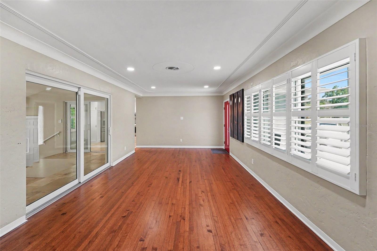 WEST SHADOW LAWN - Residential