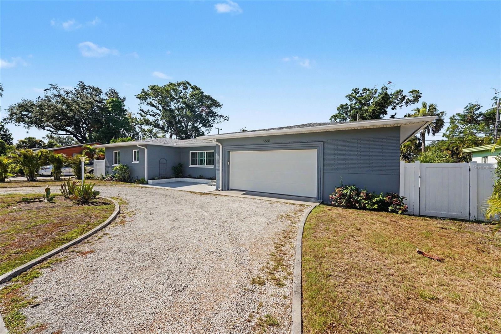 WEST SHADOW LAWN - Residential