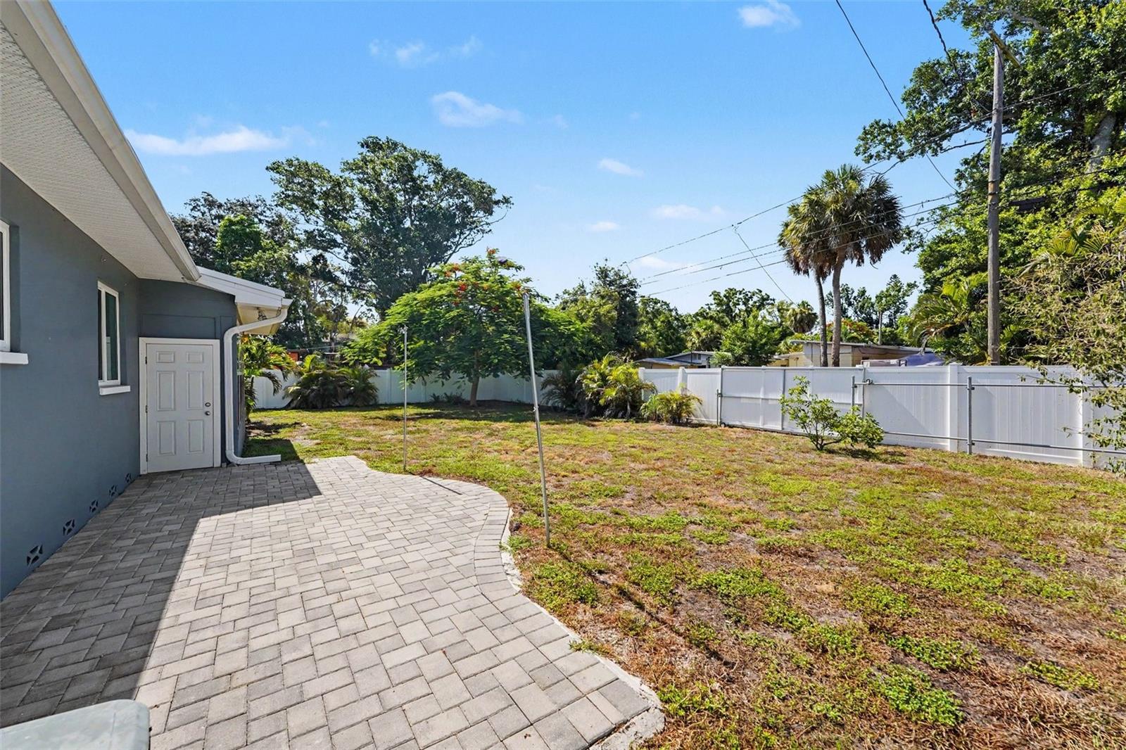 WEST SHADOW LAWN - Residential