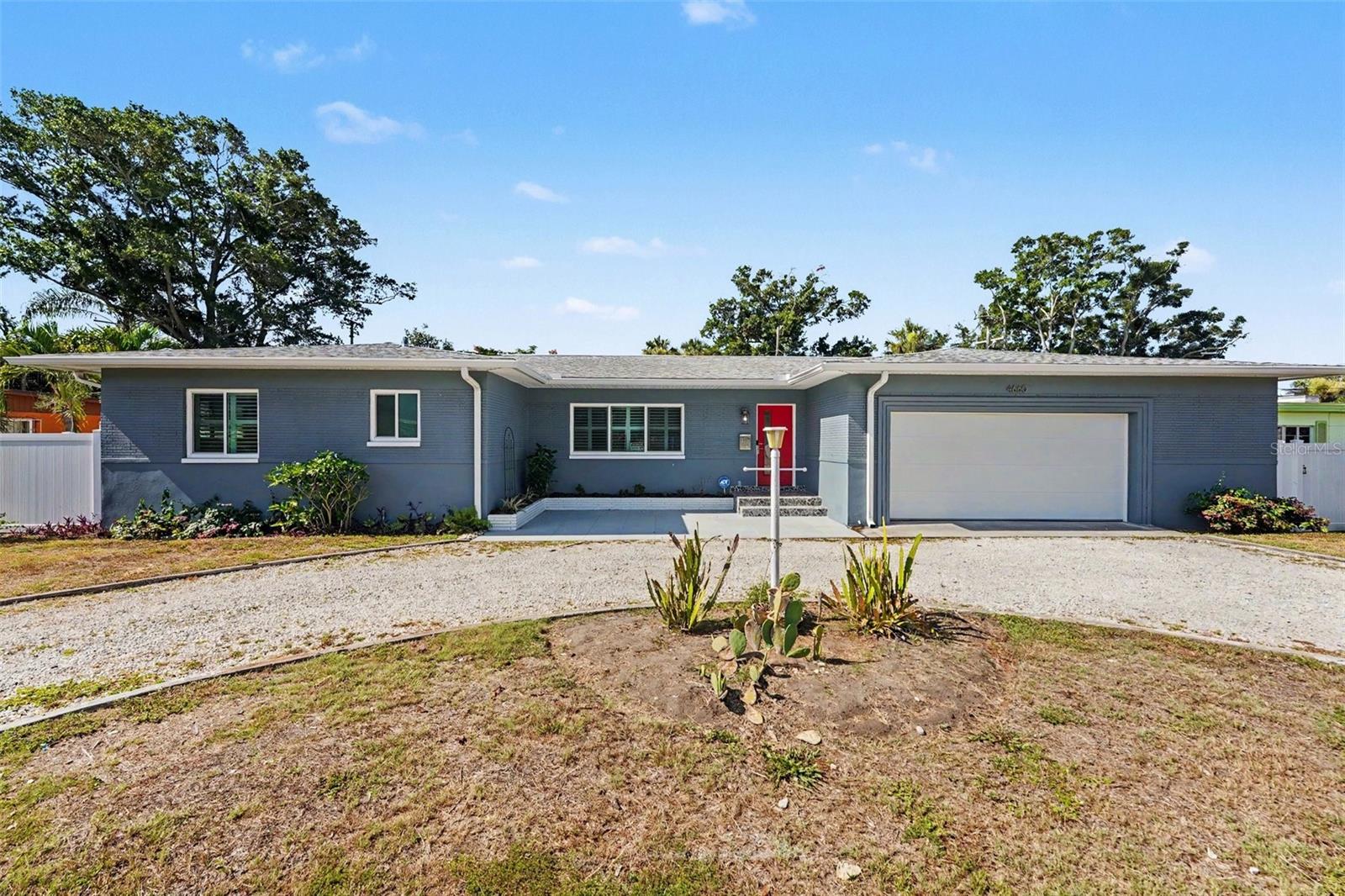 Step into this beautifully updated 3-bedroom, 3-bathroom home nestled in St. Petersburg, offering comfort, style, and the best of Florida living. The
heart of the home is a chef-inspired kitchen showcasing stainless steel appliances, a stylish tile
backsplash, and abundant cabinetry and expansive countertops—perfect for cooking,
entertaining, and everyday convenience.
Enjoy added living space in the enclosed Florida room, ideal for relaxing, hosting guests, or
creating the perfect hobby or flex area. A spacious 2-car garage provides valuable storage and
parking options.
Homes with this kind of location, upgrades, and livability are in high demand. Make your
move before this one slips away.