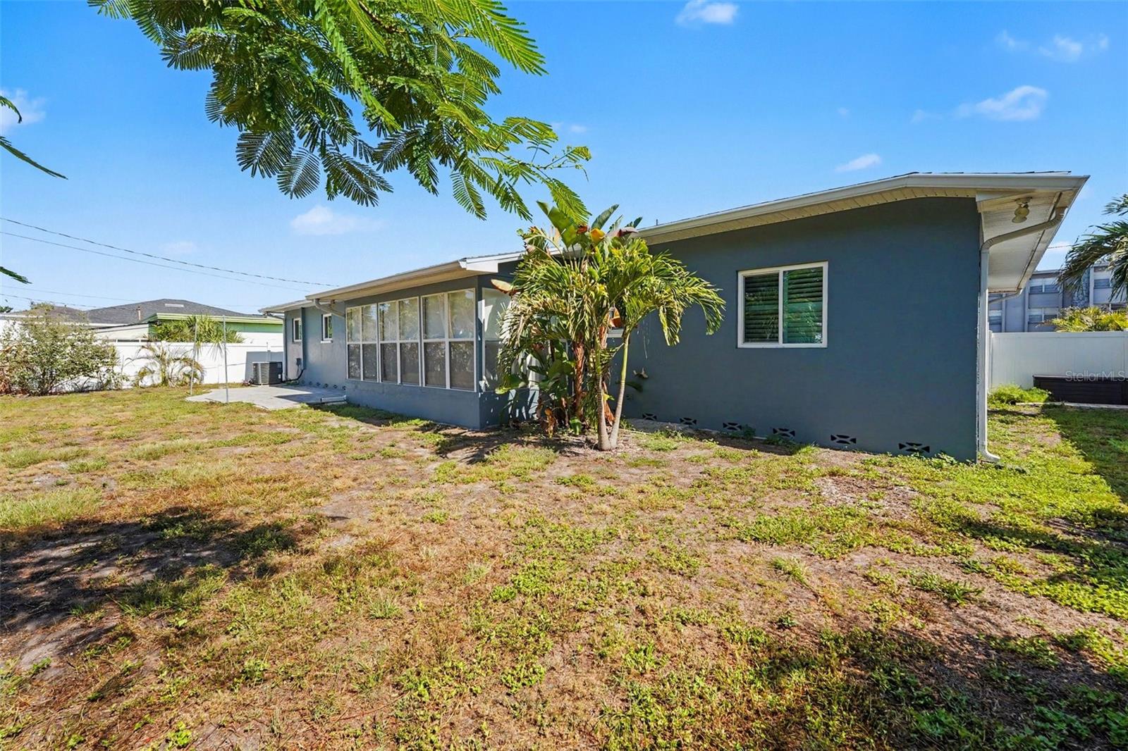 WEST SHADOW LAWN - Residential